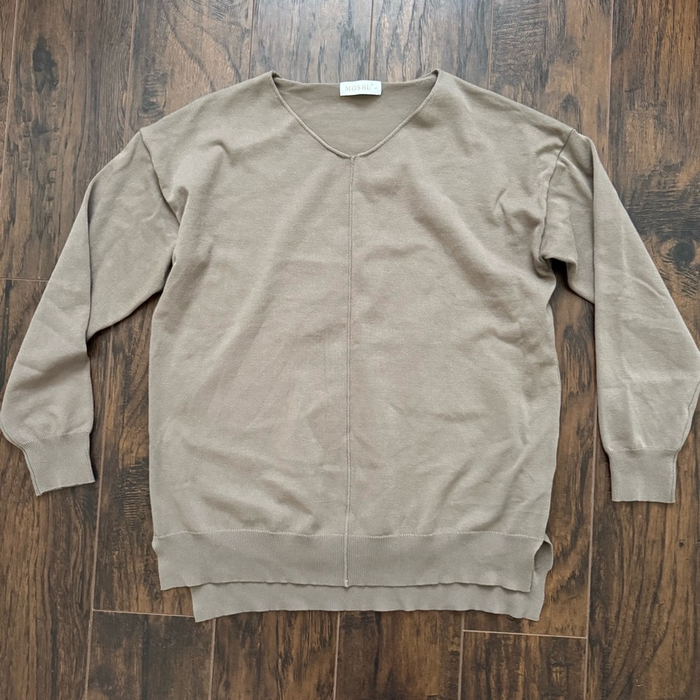 MOSHU Large Light Brown V Neck Sweater